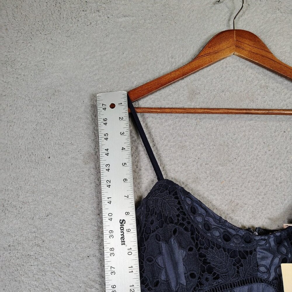 Skies Are Blue Cami Top Women's Medium Navy Blue Leaf Lace Sleeveless Peplum NWT - Picture 3 of 13